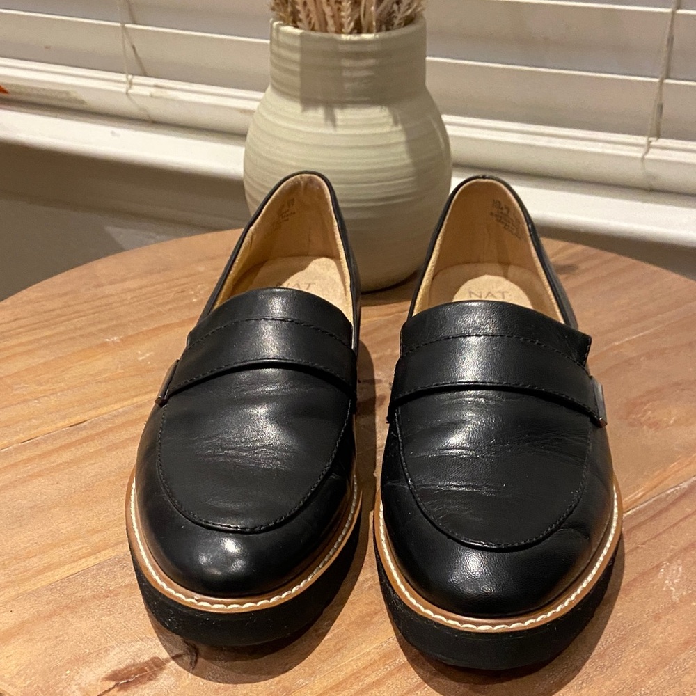 Naturalizer Black Leather Slip-On Loafers